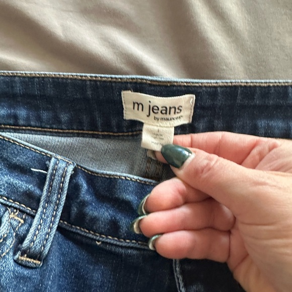 M jeans by Maurice’s Distressed Blue Jeans Set- large regular-EUC - Picture 4 of 8